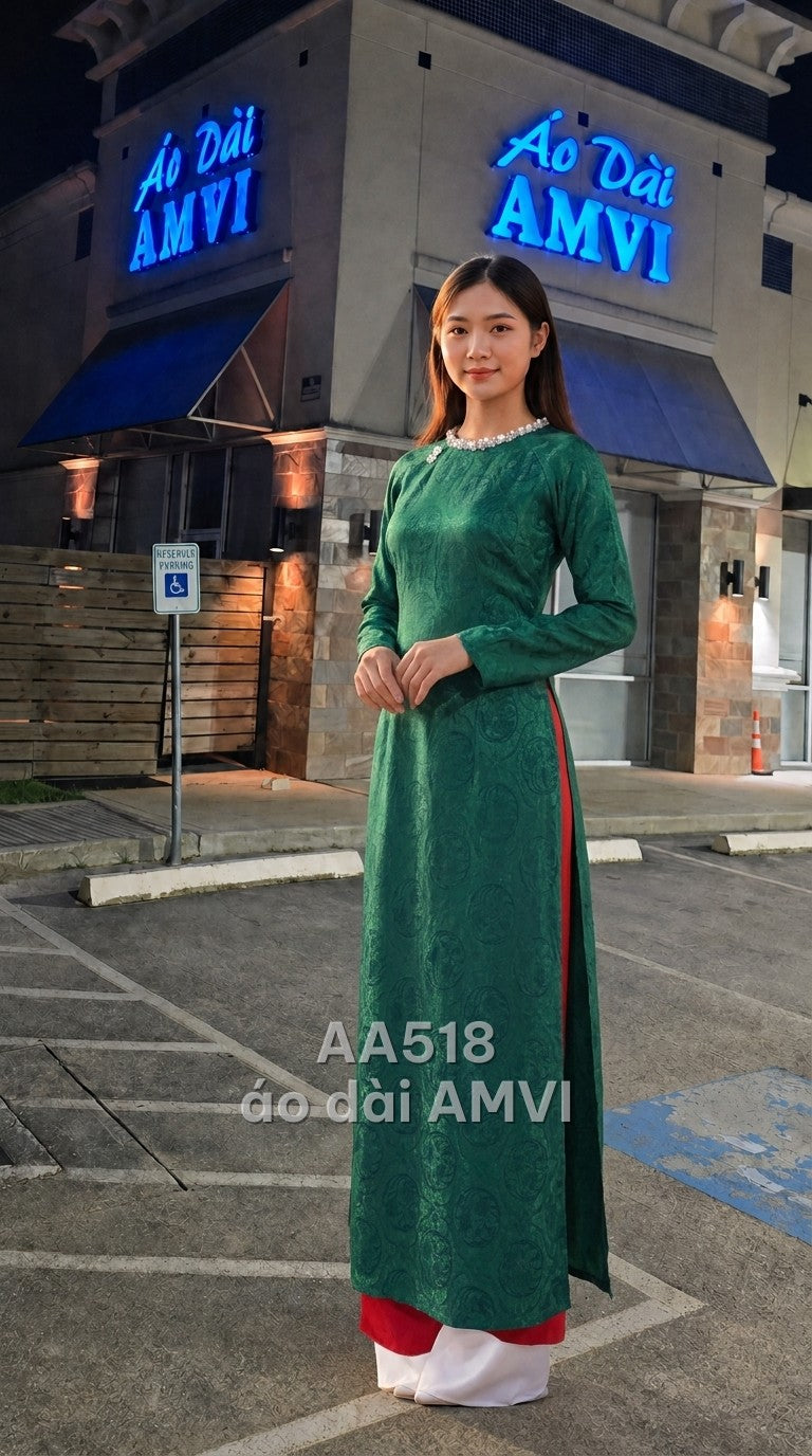 Lụa Xanh Lá Họa Tiết Chìm Cổ Cao Đính Hạt Dự Tiệc - AA518
