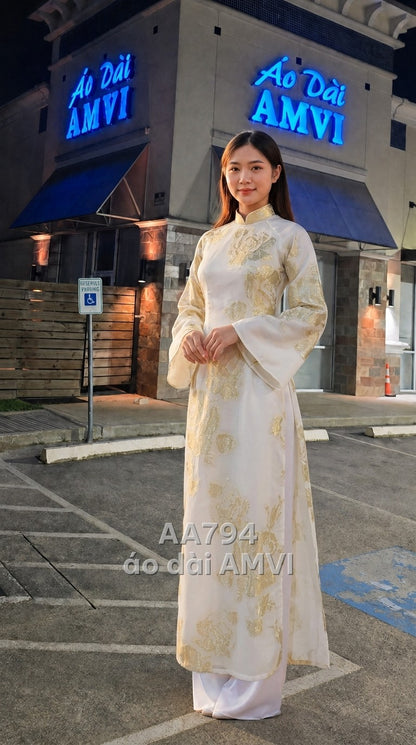 Áo dài cặp cho hai người lụa kem hoa văn vàng kim thêu nổi sang trọng, mã AA794