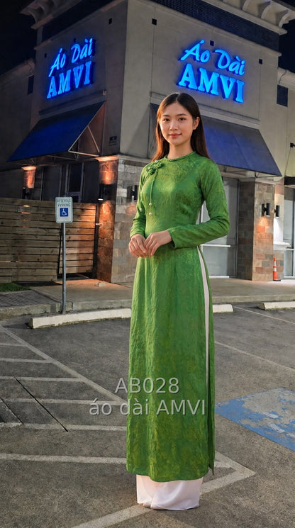 Áo dài truyền thống xanh lá họa tiết chìm, vẻ đẹp Việt tại Washington D.C., mã AB028