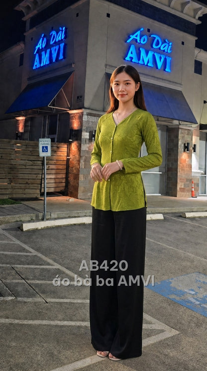 Áo bà ba xanh lá hoa văn chìm cổ chữ V thanh lịch, mã AB420