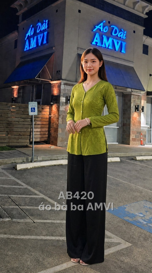 Áo bà ba xanh lá hoa văn chìm cổ chữ V thanh lịch, mã AB420