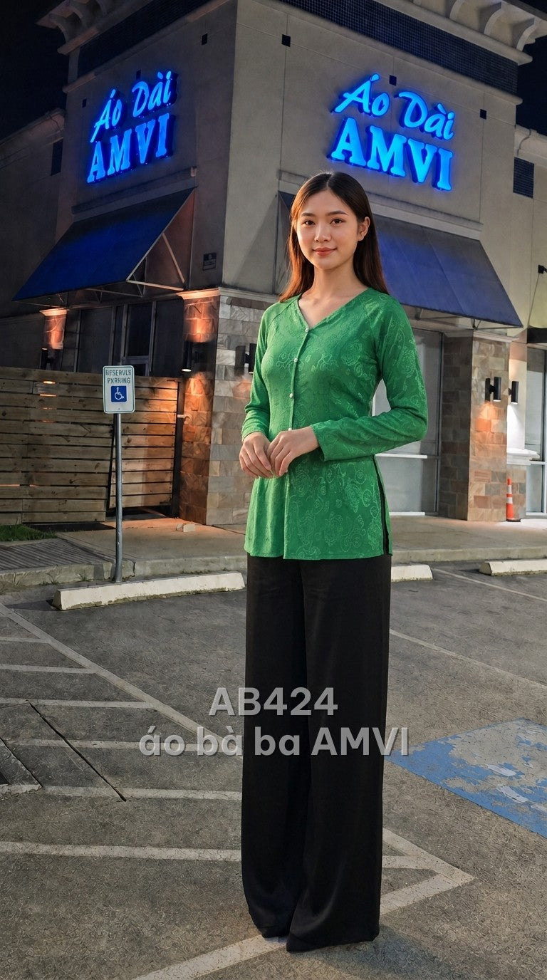 Áo bà ba lụa gấm xanh lá hoa chìm cổ V cúc ngọc trai, mã AB424