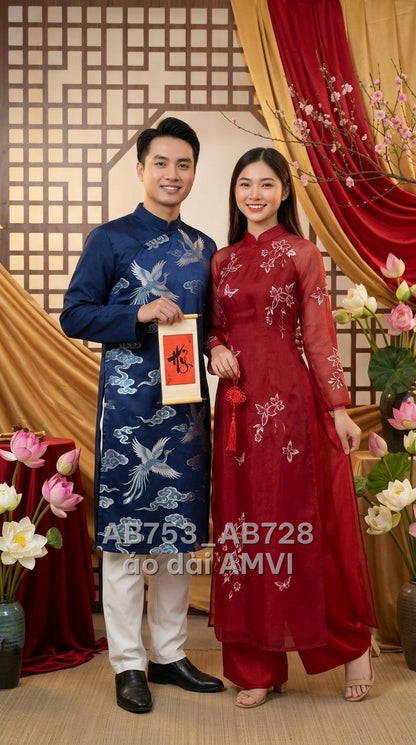 Áo dài voan organza đỏ cách tân thêu hoa bướm thanh lịch dài tà, ảnh chụp cặp đôi, mã AB728