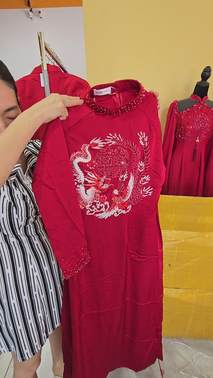 Áo Dài Cưới Đỏ Rực Thêu Rồng Phượng Sang Trọng – Vẻ Đẹp Việt Tại The Met - AA998