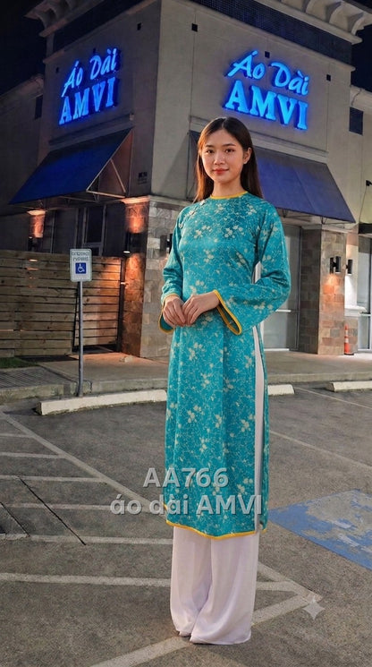 Áo - Lụa Xanh Hoa Văn Dây Leo Trắng, Cổ Tròn Viền Vàng Nổi Bật - AA766